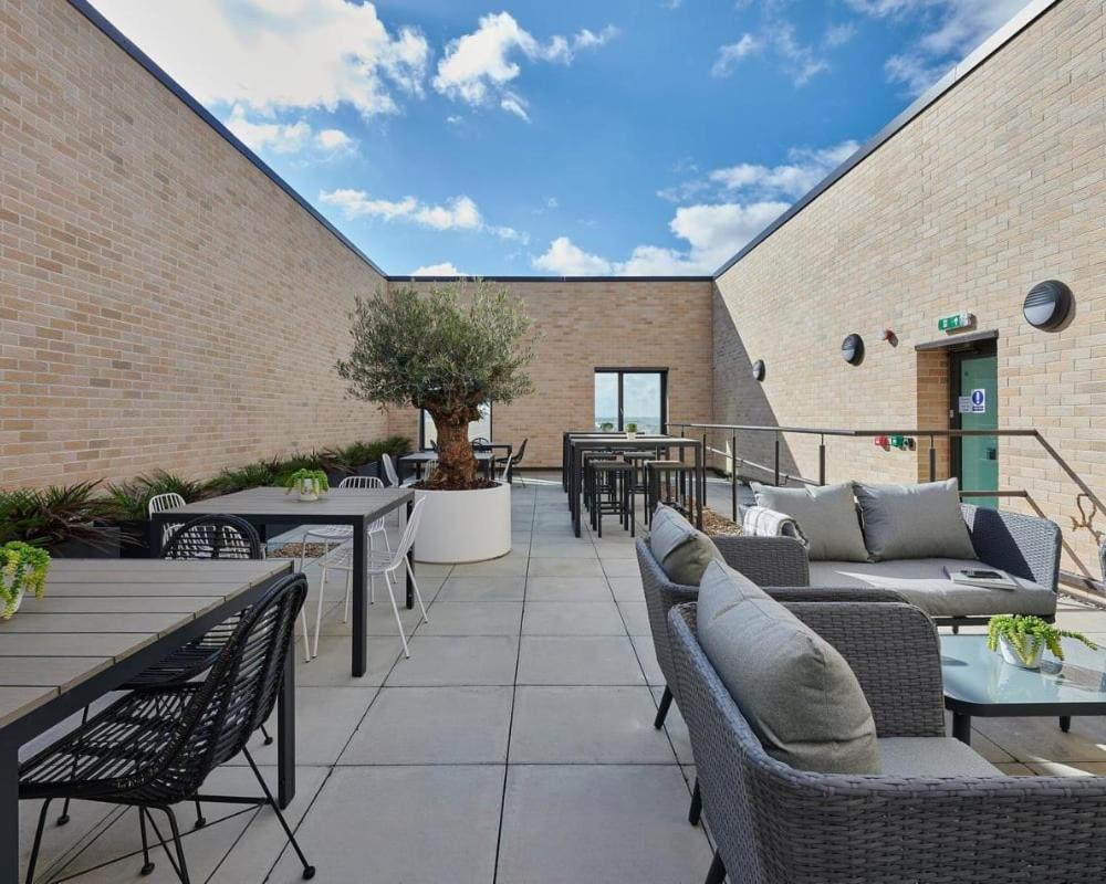 Central Southampton, Zeni Studio Luaran gambar