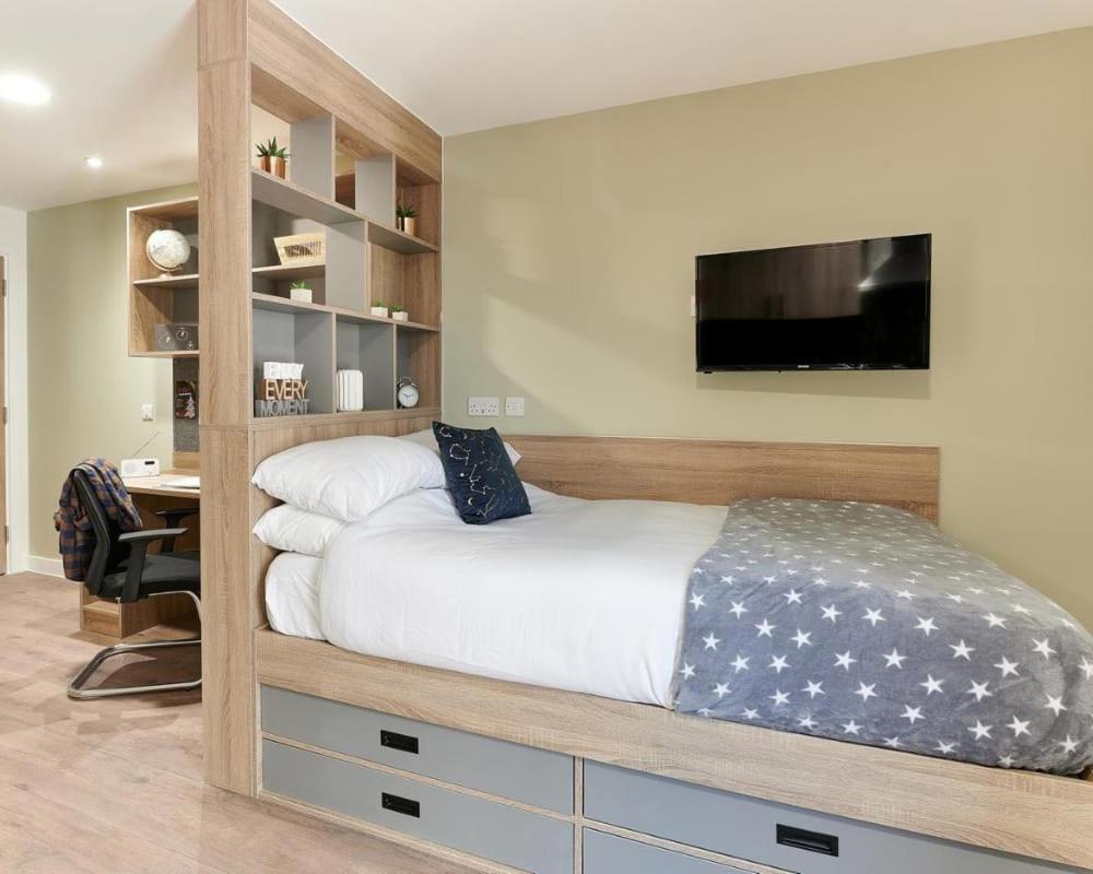 Central Southampton, Zeni Studio Luaran gambar