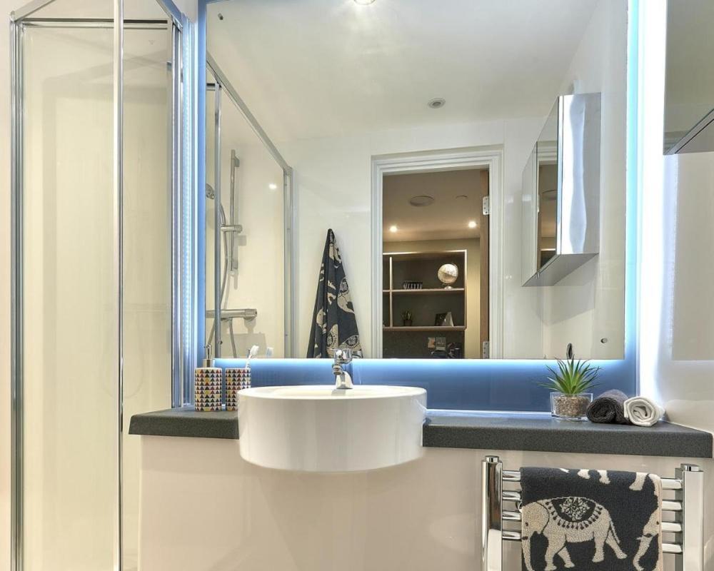 Central Southampton, Zeni Studio Luaran gambar